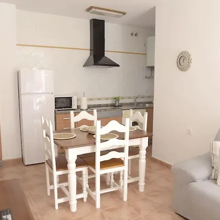 Elena - Sólo Familias Y Parejas